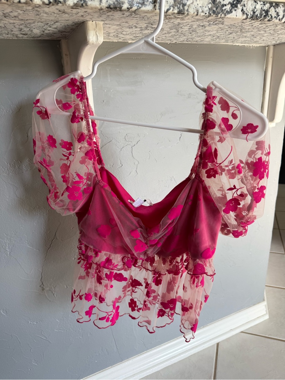 Kimchi Blue Hot Pink Sheer Floral Puff-Sleeve Crop Top